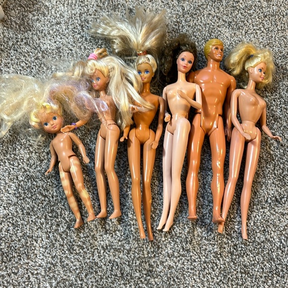 Vintage 80s and 90s Barbie dolls - Picture 1 of 8